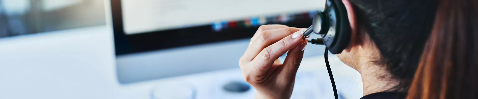 Зв’яжіться з нами