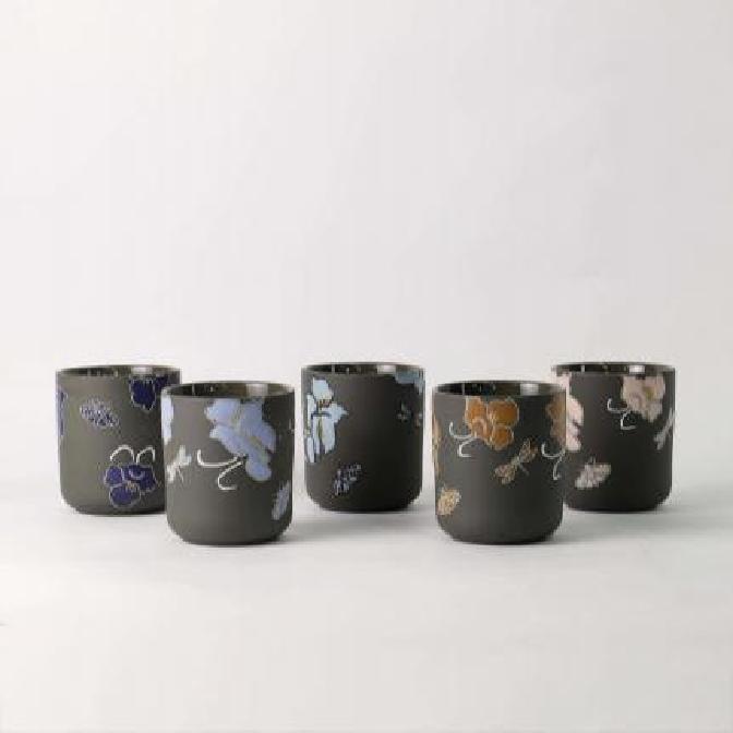 Чому цей унікальний розписаний вручну квітковий свічник став новим фаворитом Instagram?