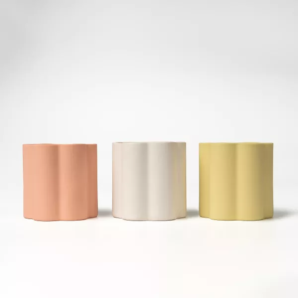 Керамічний підсвічник із художнім квітковим краєм Керамічний підсвічник із художнім квітковим краєм