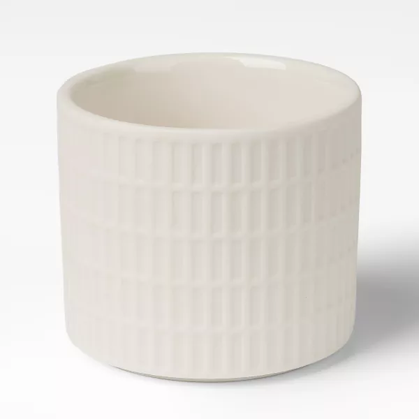 Молочно-білі керамічні свічники з візерунком-сіткою Молочно-білі керамічні свічники з візерунком-сіткою